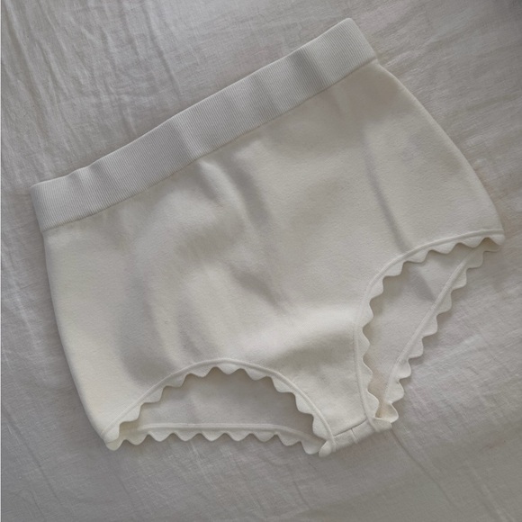 NWOT - Helsa Elvira Shorts in Cream, Size Small - Picture 5 of 7